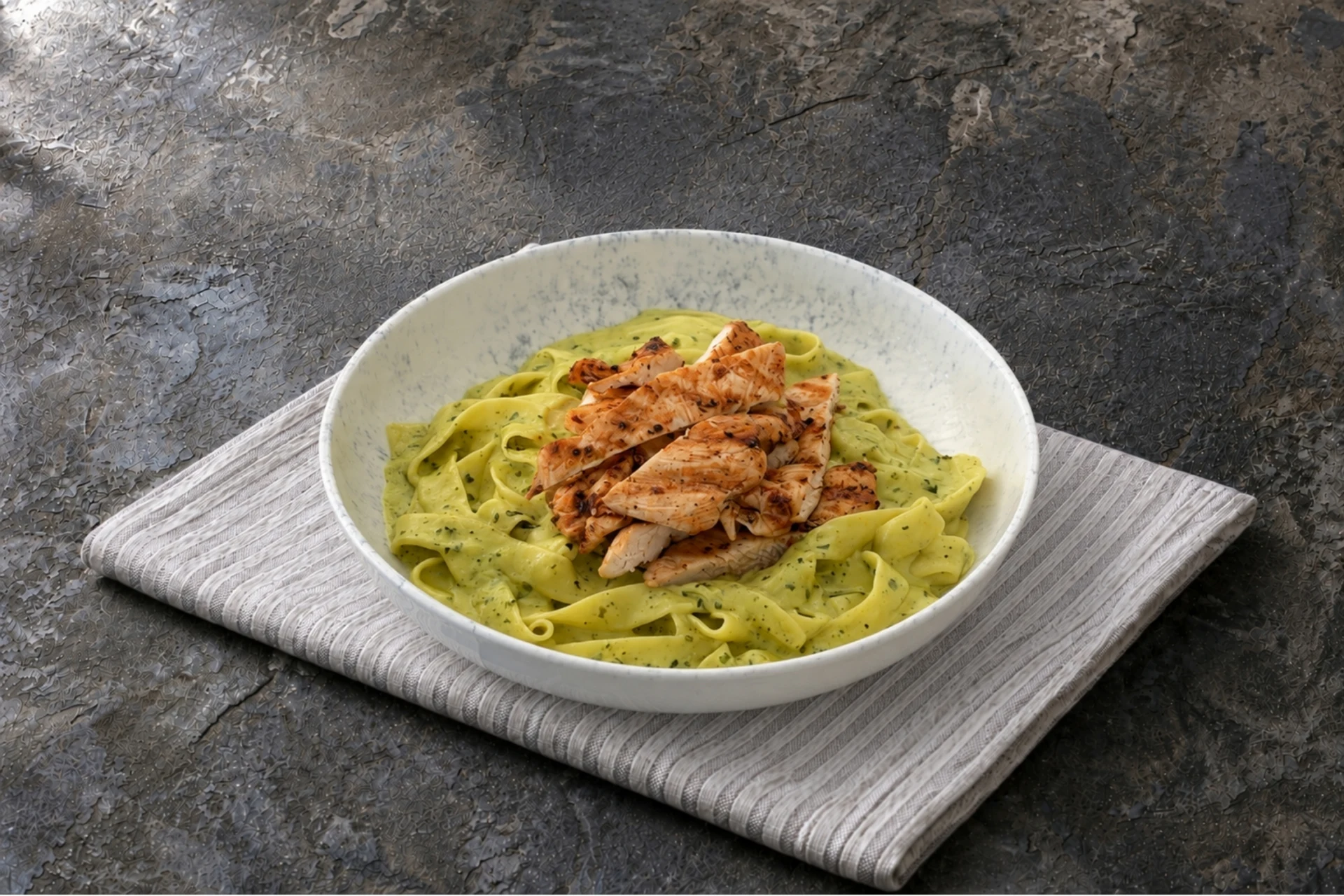 Tavuklu Fettucine Makarna