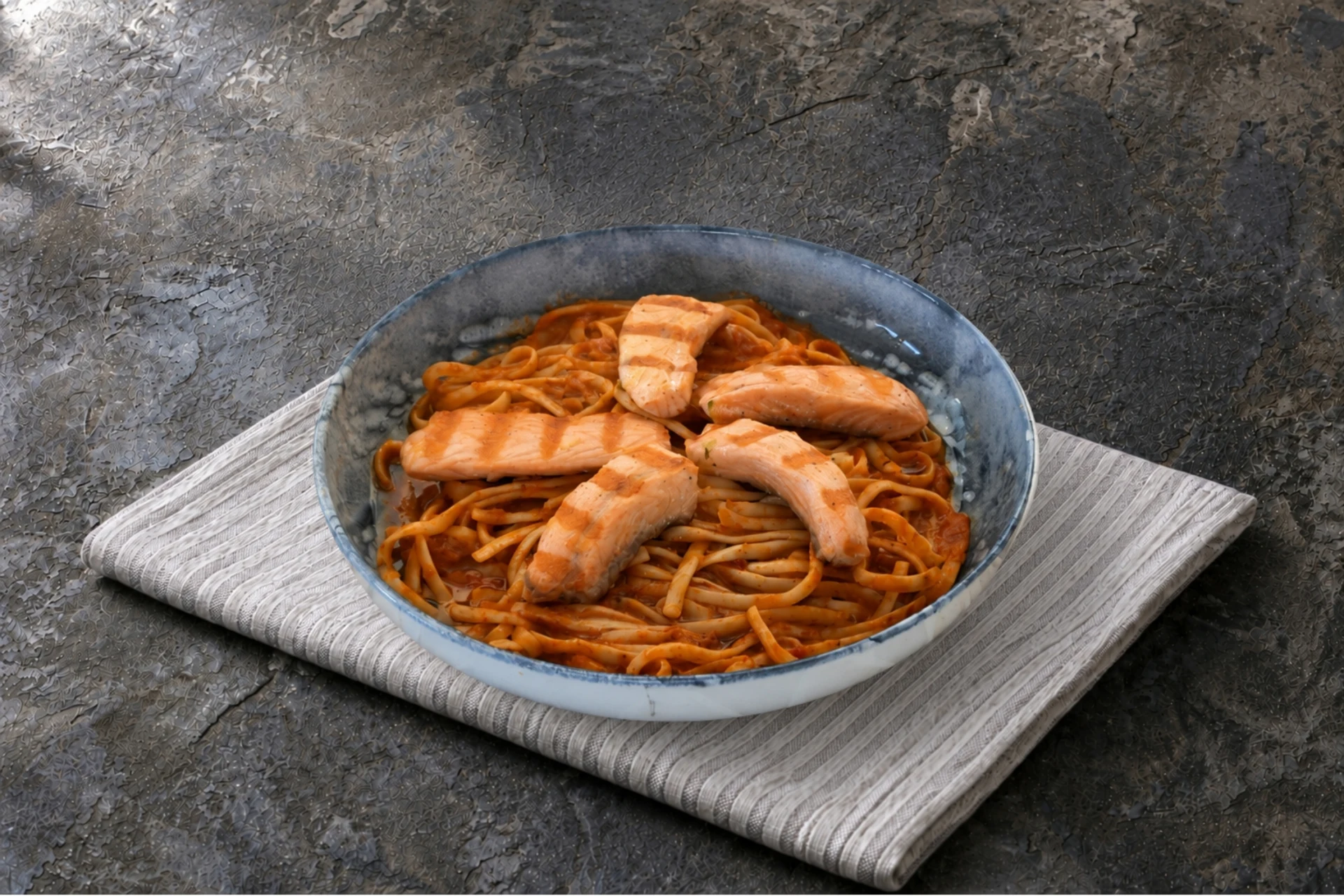 Napoliten Soslu Somonlu Spagetti